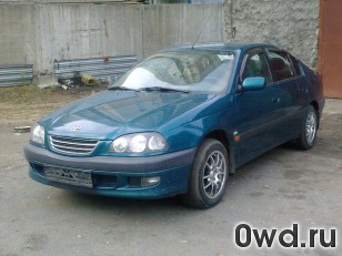 Битый автомобиль Toyota Avensis