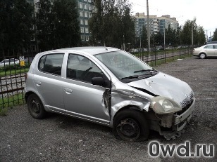 Битый автомобиль Toyota Yaris