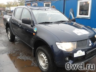 Битый автомобиль Mitsubishi L 200