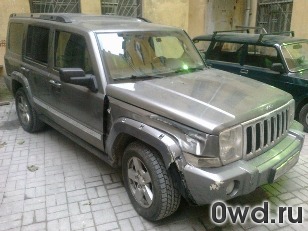 Битый автомобиль Jeep Commander