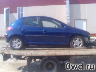 Битый автомобиль Peugeot 206