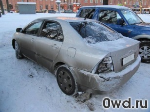 Битый автомобиль Toyota Corolla