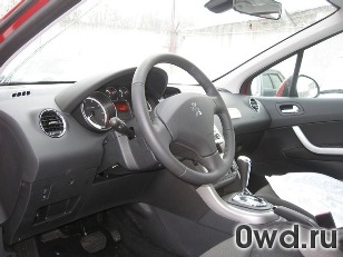 Битый автомобиль Peugeot 308