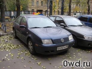 Битый автомобиль Volkswagen Jetta