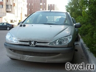 Битый автомобиль Peugeot 206