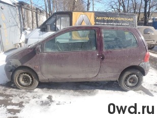 Битый автомобиль Renault Twingo