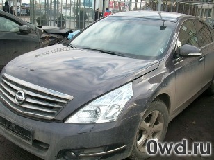 Битый автомобиль Nissan Teana