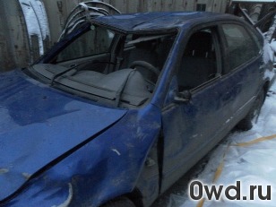 Битый автомобиль Toyota Corolla