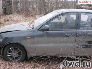 Битый автомобиль Chevrolet Lanos