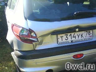 Битый автомобиль Peugeot 206