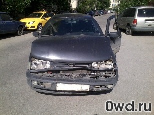 Битый автомобиль Volkswagen Passat