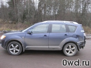 Битый автомобиль Mitsubishi Outlander