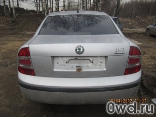 Битый автомобиль Skoda Superb