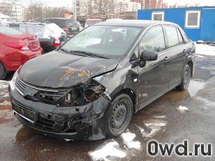 Битый автомобиль Nissan Tiida