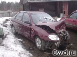 Битый автомобиль Chevrolet Lanos