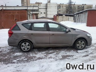 Битый автомобиль Kia Cee'd