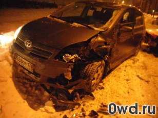 Битый автомобиль Toyota Corolla Verso