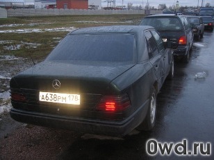 Битый автомобиль Mercedes-Benz 240