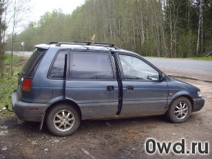 Битый автомобиль Mitsubishi Space Runner