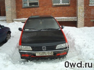 Битый автомобиль Peugeot 405