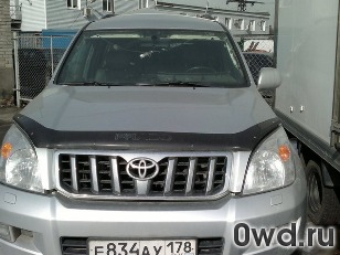 Битый автомобиль Toyota Land Cruiser Prado