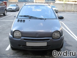Битый автомобиль Renault Twingo