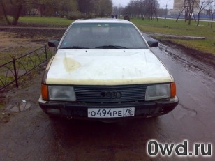 Битый автомобиль Audi 100