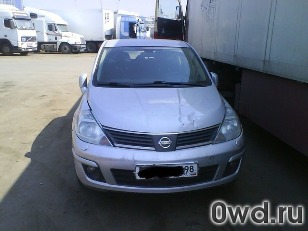 Битый автомобиль Nissan Tiida