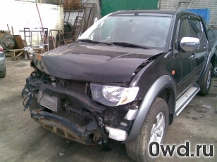 Битый автомобиль Mitsubishi L 200