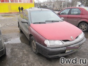 Битый автомобиль Renault Laguna