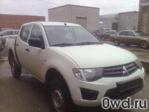 Битый автомобиль Mitsubishi L 200