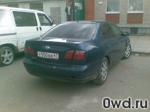 Битый автомобиль Nissan Primera