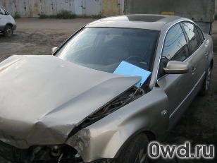 Битый автомобиль Volkswagen Passat