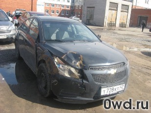 Битый автомобиль Chevrolet Cruze