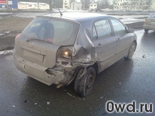 Битый автомобиль Toyota Corolla