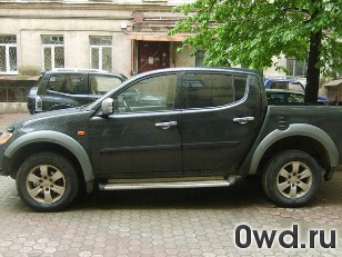 Битый автомобиль Mitsubishi L 200