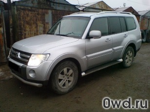 Битый автомобиль Mitsubishi Pajero