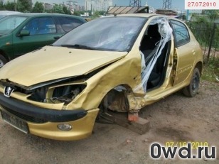 Битый автомобиль Peugeot 206