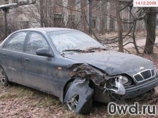 Битый автомобиль Chevrolet Lanos