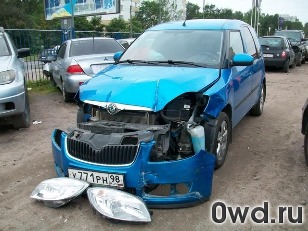 Битый автомобиль Skoda Roomster