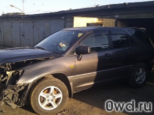 Битый автомобиль Toyota Harrier