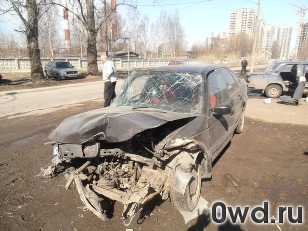 Битый автомобиль Volkswagen Passat