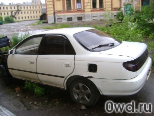 Битый автомобиль Toyota Carina