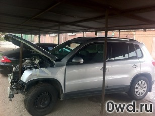 Битый автомобиль Volkswagen Tiguan