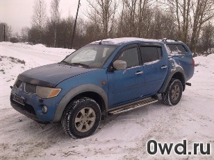 Битый автомобиль Mitsubishi L 200