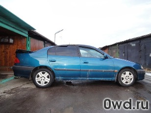 Битый автомобиль Toyota Avensis