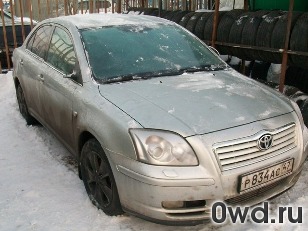 Битый автомобиль Toyota Avensis