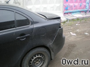 Битый автомобиль Mitsubishi Lancer