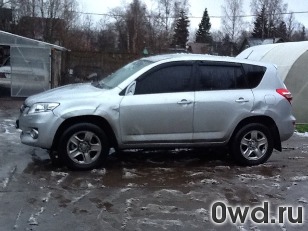 Битый автомобиль Toyota RAV4