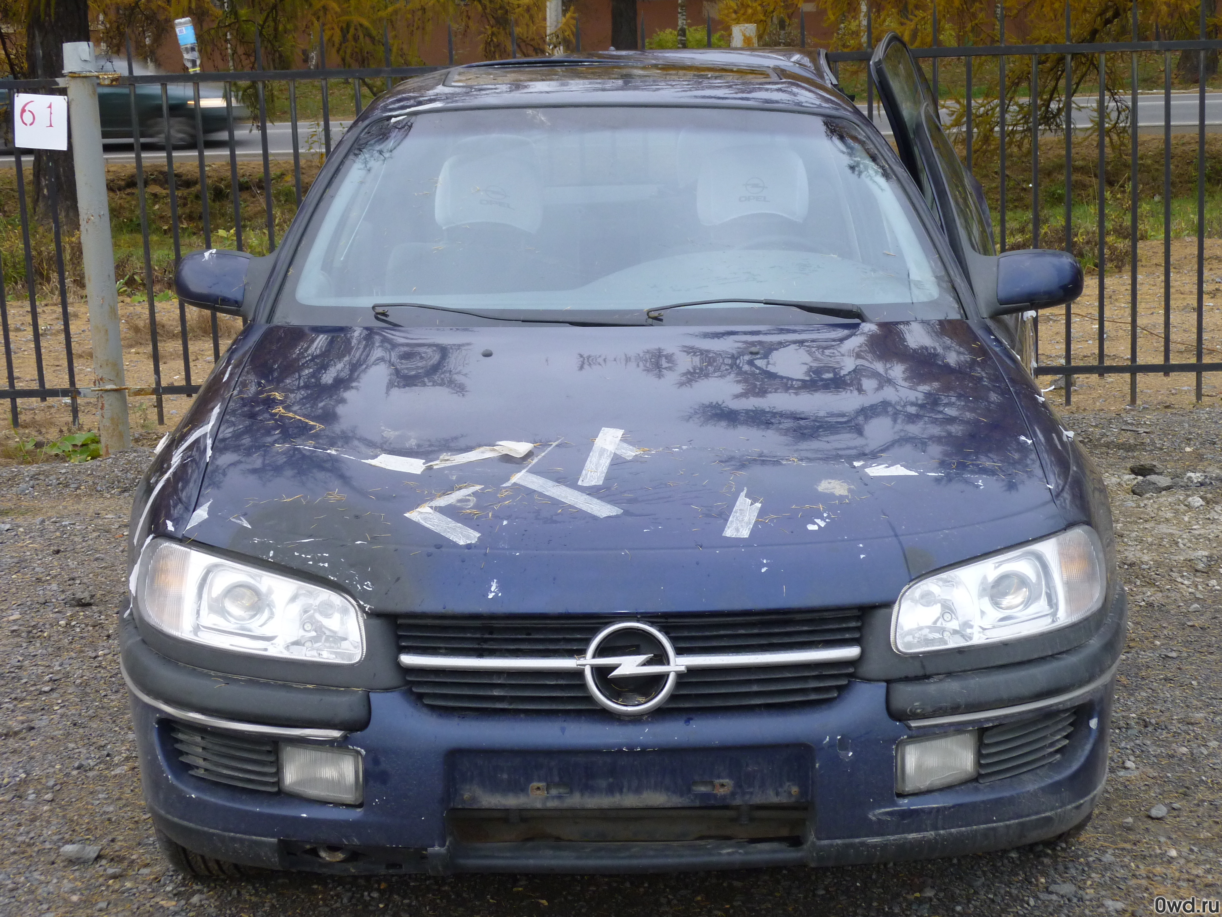 Битый автомобиль Opel Omega (1994) в Санкт-Петербурге